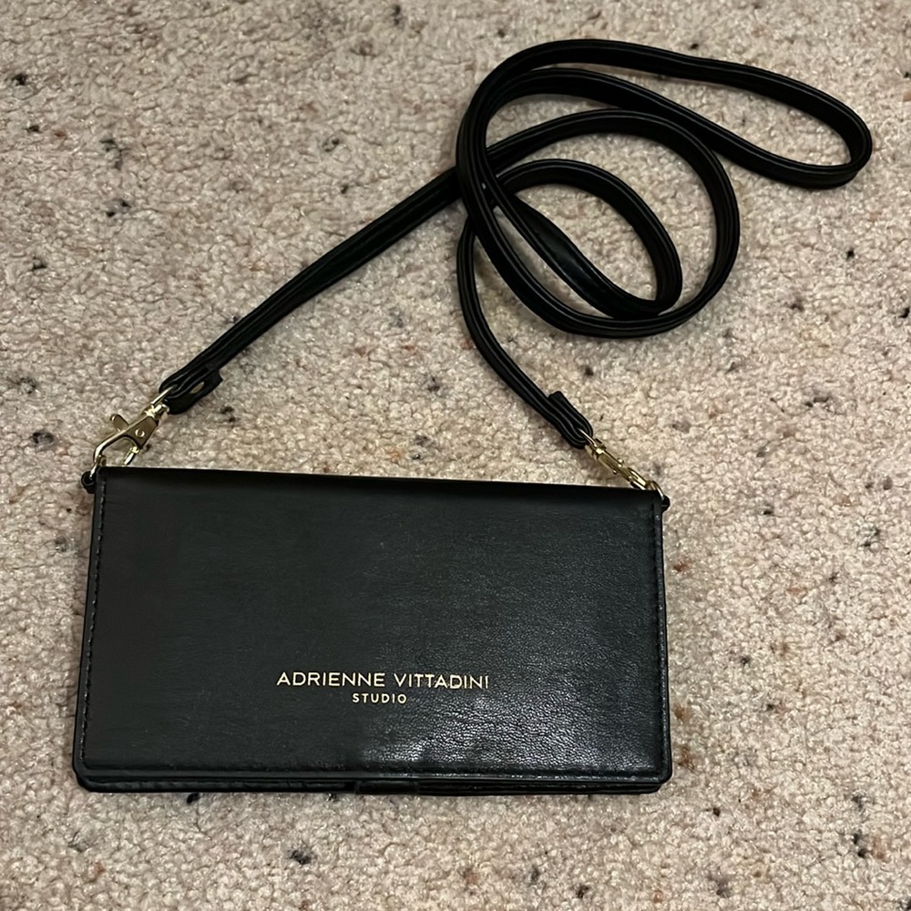Adrienne Vittadini Crossbody clutch with charging dock